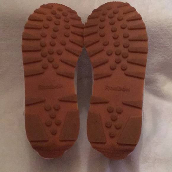 White Reebok Classics - Picture 2 of 3